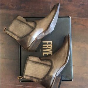 Frye Sacha Chelsea boot